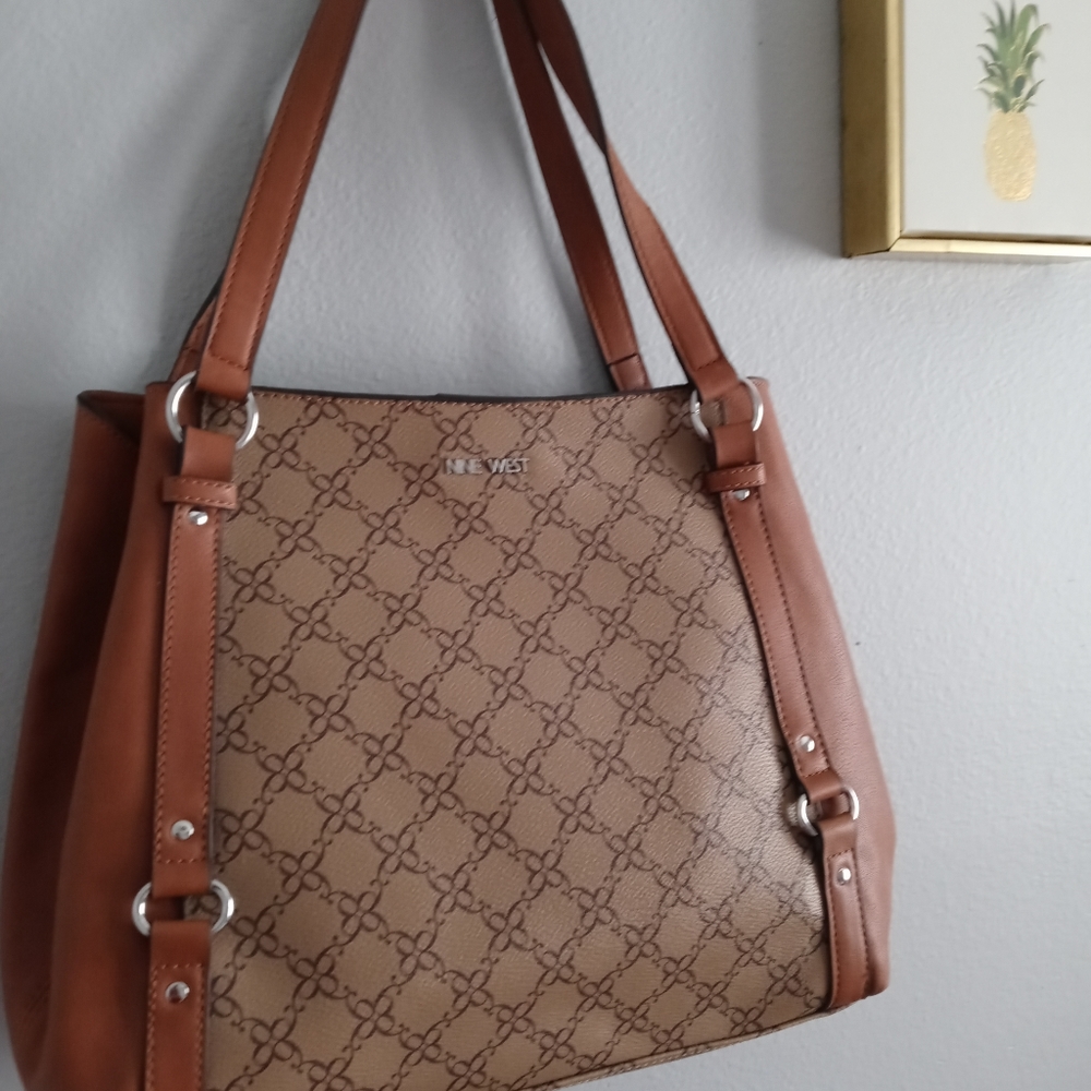 Nine West purse color brown Excellent Zippers Inside Good Condition - Picture 10 of 14